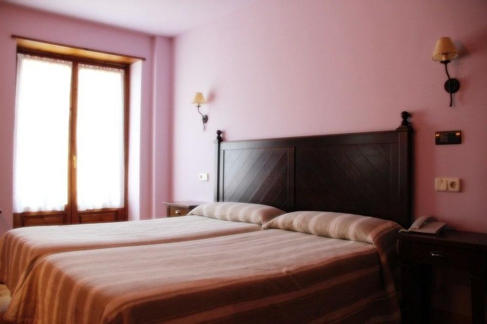 Hotel Rantiner Taull Bagian luar foto